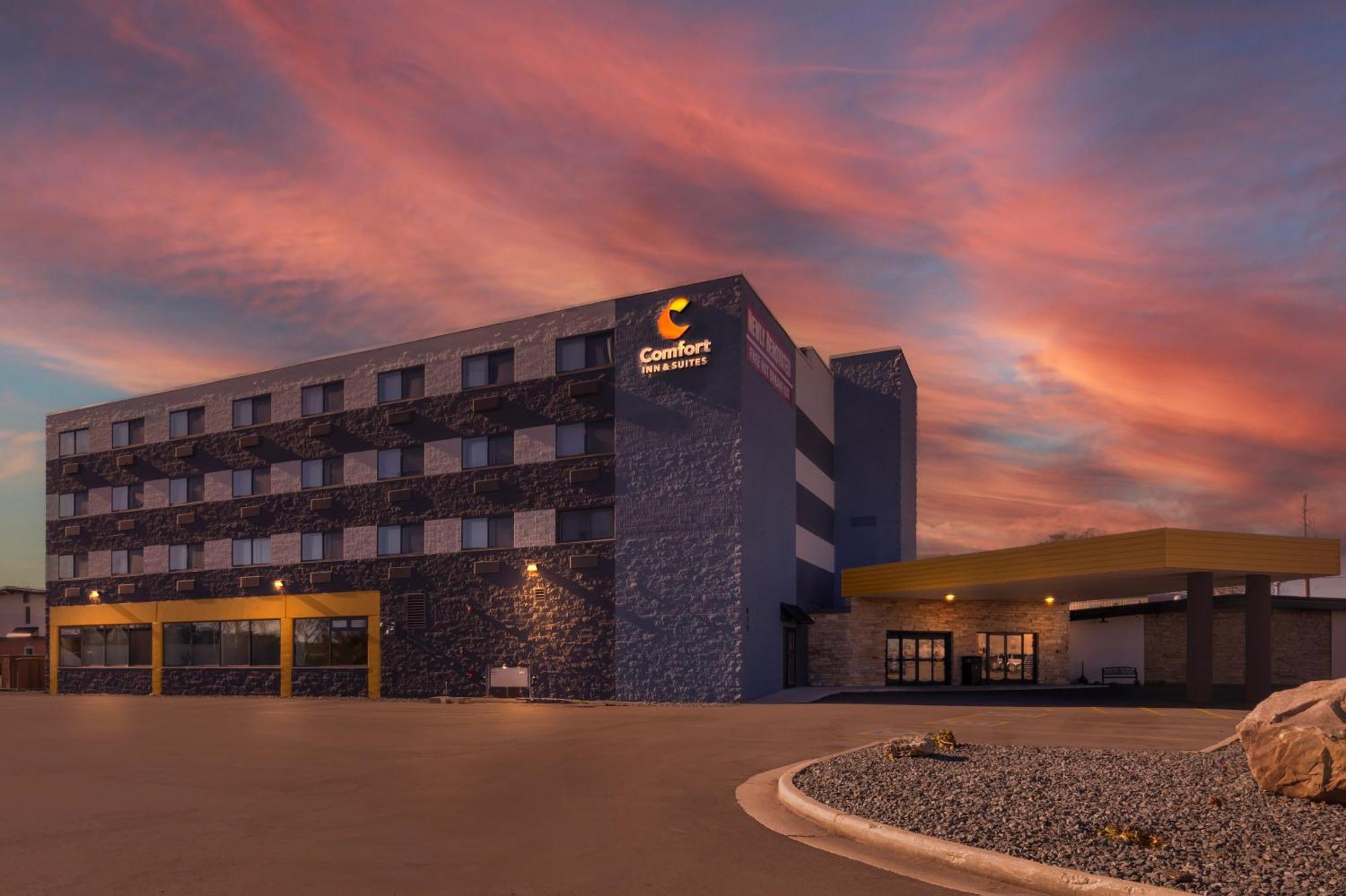 Comfort Inn & Suites Beaver Dam Exterior foto